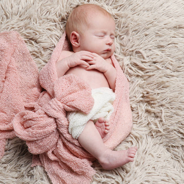 photographie d'un bébé endormi