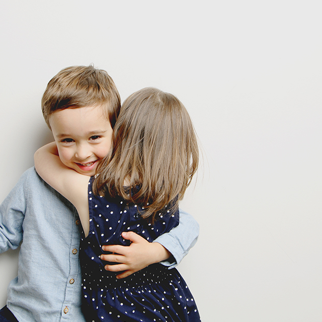 photographie de deux enfants